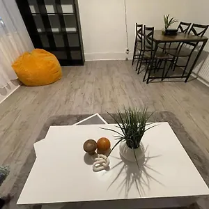 Stunning 2 Bedroom On Tower Bridge London