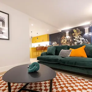 Three Bedroom Near Brick Lane By Belvilla London
